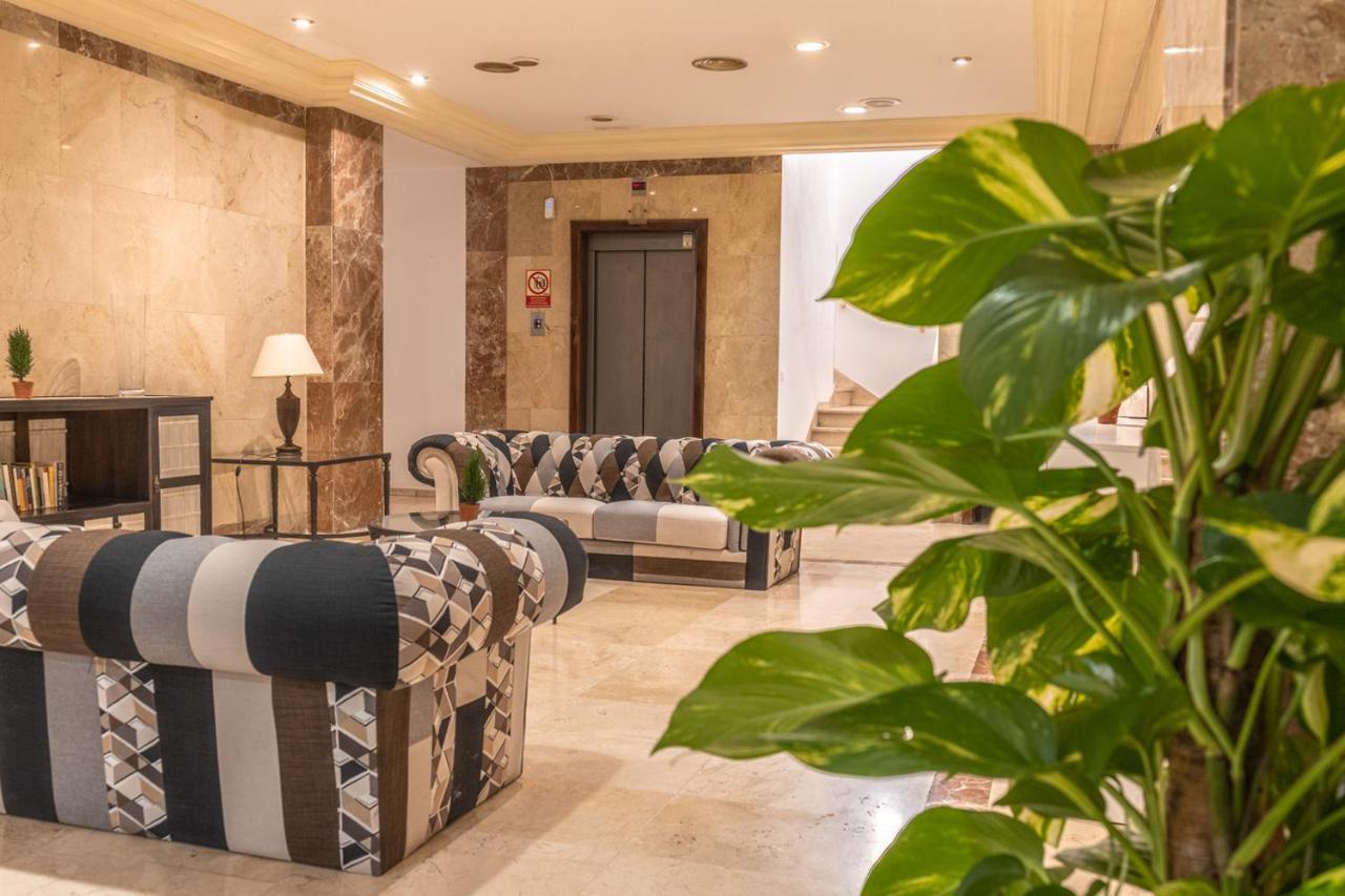 Hotel Aeropuerto Sur Сан Исидро Екстериор снимка