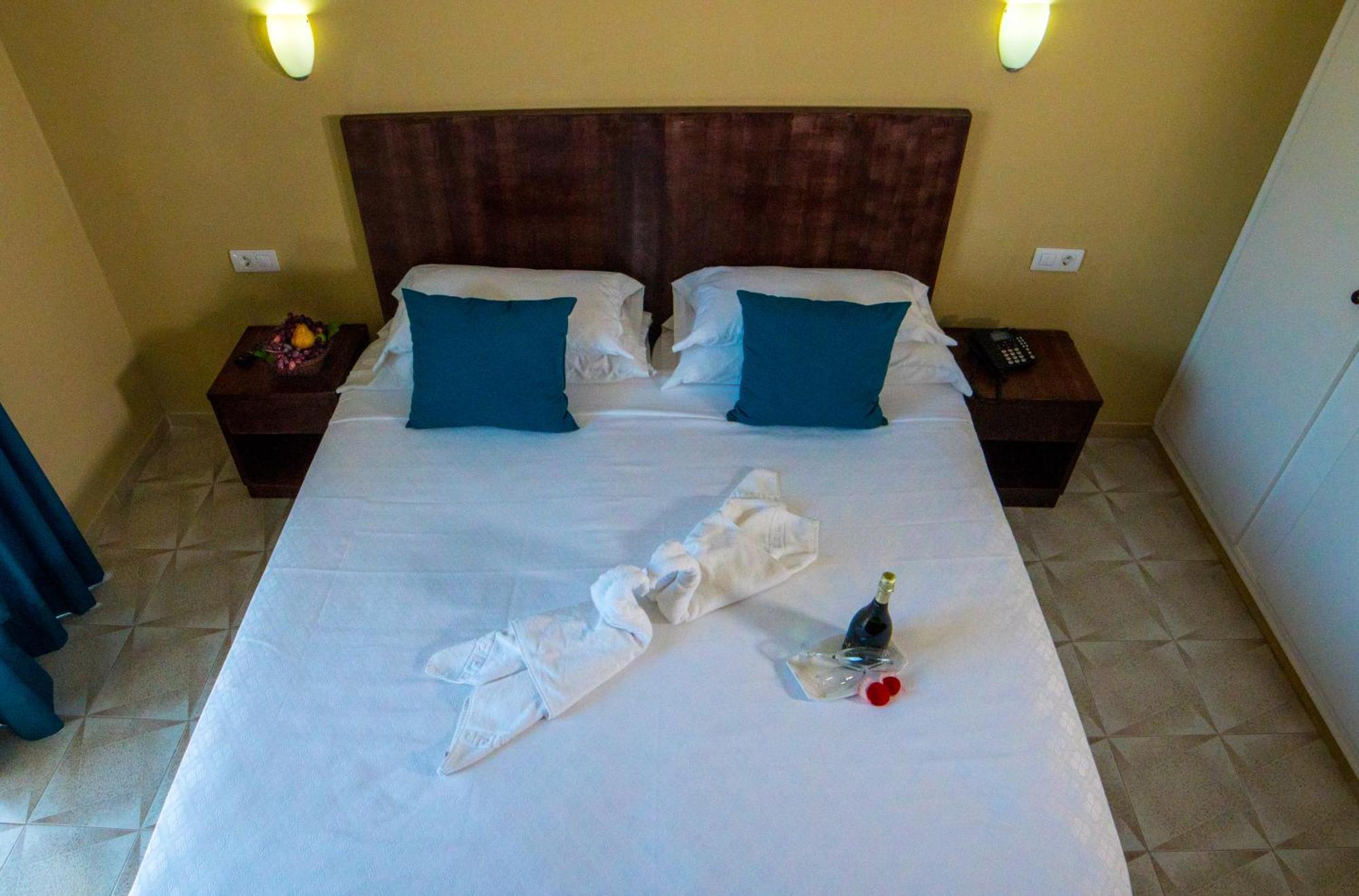 Hotel Aeropuerto Sur Сан Исидро Екстериор снимка
